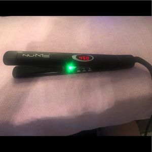 NuMe Megastar Hair Straightener